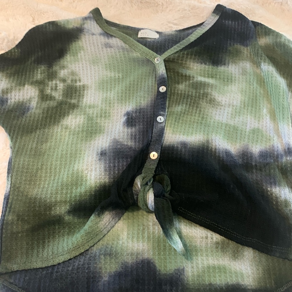 Dee elly crop top size medium